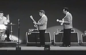 rock, band, music, wipeout, iconic, amazing, theventures, surfing, crowd, stage, performance, talented, past, classic, unbelievebale, song,