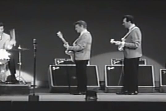 rock, band, music, wipeout, iconic, amazing, theventures, surfing, crowd, stage, performance, talented, past, classic, unbelievebale, song,