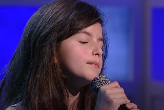 singer, talent, show, amazing, little, girl, famous, crowd, audience, performance, guitar, amazing, talented, gifted, inbelievable,