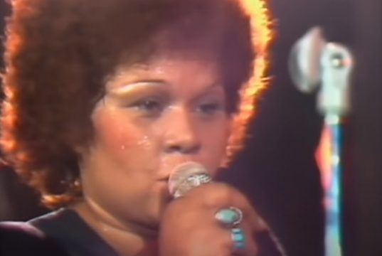 music, talent, singer, performer, Etta, James, stage, crowd, audience, live, amazing, beautiful, soothing, voice, inredible,