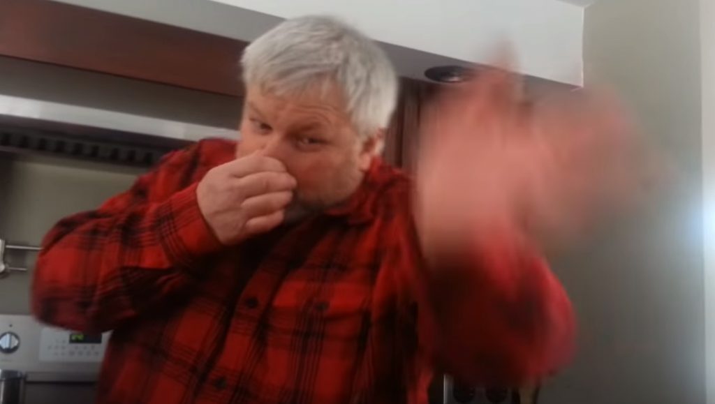 funny, video, home, wife, husband, smell, parfum, kitchen, hysterical,