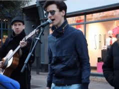 amazing, beautiful, voice, street, crowd, singer, guitar, performance, unbelievable, impressive, talented,