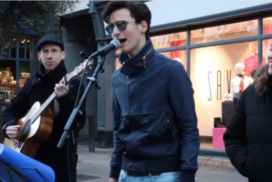 amazing, beautiful, voice, street, crowd, singer, guitar, performance, unbelievable, impressive, talented,