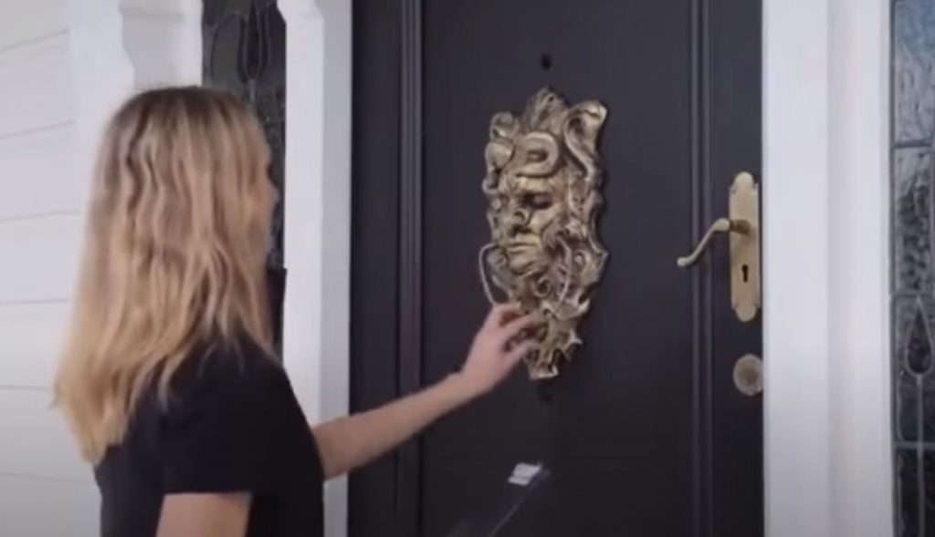 Door, Knocker, Scared, Hilarious, Funny, Prank,