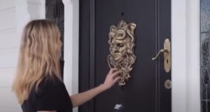 Door, Knocker, Scared, Hilarious, Funny, Prank,