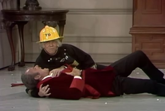 best cast crack ups, Funniest Carol Burnett Show Character Breaks Of All Time, Carol Burnett Show Best Breaking Moments Ever, Carol Burnett, funniest moments in USA show, funniest moments in comedy shows, fans's favorite scenes of The Carol Burnett Show, funniest sketches in USA tv shows