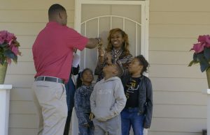 Warrick Dunn Foundation, helping homeless people by building houses, top celebrity who help people, NFL player with big heart, NFL player who helps homeless people, how to help homeless people, how to donate for homeless people, best foundation to help poor people