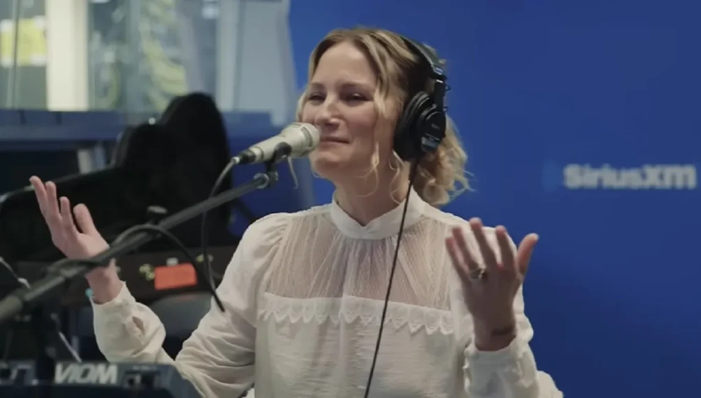 Jennifer Nettles Solo Album, Sugarland Lead Singer Solo, Christmas Music by Jennifer Nettles, Country Christmas Albums 2023, New Holiday Music Releases, Jennifer Nettles Christmas Songs, Jennifer Nettles Solo Career, Best Country Christmas Music, Holiday Albums by Country Artists, Nostalgic Christmas Albums.
