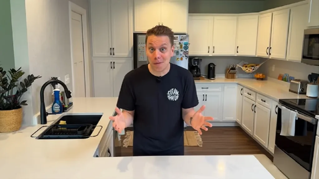 deep cleaning, kitchen cleaning, home cleaning, vinegar uses, cleaning tips, fridge cleaning, oven cleaning, dishwasher cleaning, appliance cleaning, clean kitchen