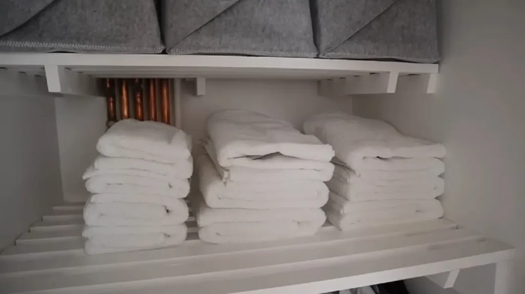 closet organization, wardrobe, organization, declutter, storage, home organization, clothing, style tips, maximize space, organization tips

