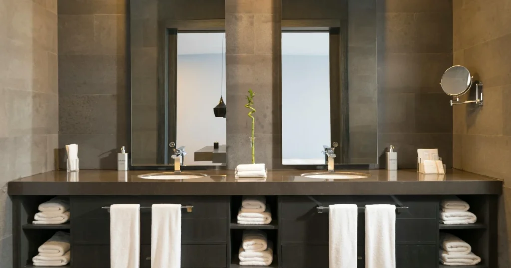 bathroom, hygiene, towels, loofah, toothbrush, razor blades, hair brush, underwear, cleaning, health