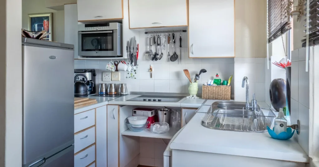 kitchen tools, cooking, beginners, gadgets, essential, knife, mixer, blender, sous vide, jars