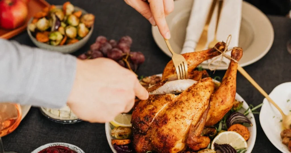 turkey gravy, gravy recipe, homemade, drippings, Thanksgiving, Christmas, holiday cooking, sauce, food, easy recipe

