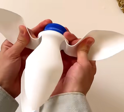 DIY lotus flower, plastic bottle craft, recycled crafts, lotus lamp tutorial, eco-friendly DIY